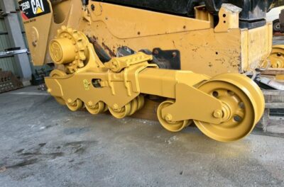 （アフター）キャタピラー　259D スキッドステアローダー　の足周り塗装、ゴムクローラーの交換修理