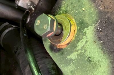 （アフター）KOBELCO 油圧ショベル　SK75SRD-3 ウエイトボルト折損修理　折損したボルトを溶接で取り出し、新しいボルトを取り付けた画像