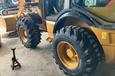 （アフター）CAT 902C ホイールローダー　タイヤ組み換え交換修理 タイヤ4本の交換が完了しました！
