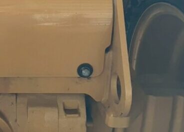 サビついたボルトを新しいものに変え、作業が完了しました。