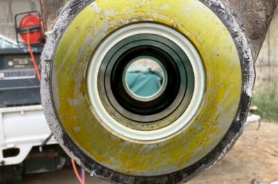 修理後のブッシュの様子です。ダストシールも取り付けました。