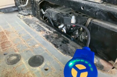 作業が完了し、リークテスターでテスト中。