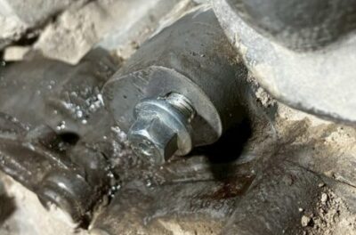 新しいボルトが無事に入りました。