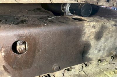 CAT305E2CRのキャリアローラー交換後の様子です。