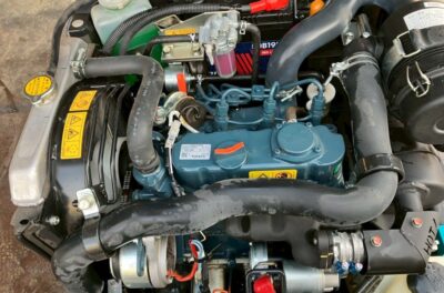 クボタU-008のメンテナンス後のエンジンルームの様子です。