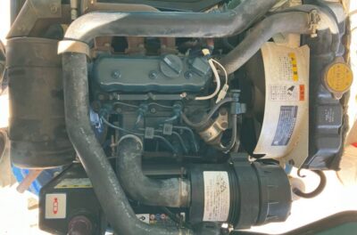 クボタU-10の定期メンテナンス終了後のエンジンルーム内の様子です。