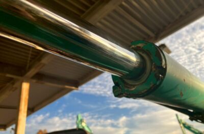 コマツPC20-7のアームシリンダー油漏れ修理後の様子です。