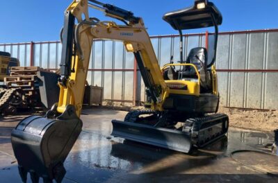 ヤンマーVio20-3の塗装後の様子です。