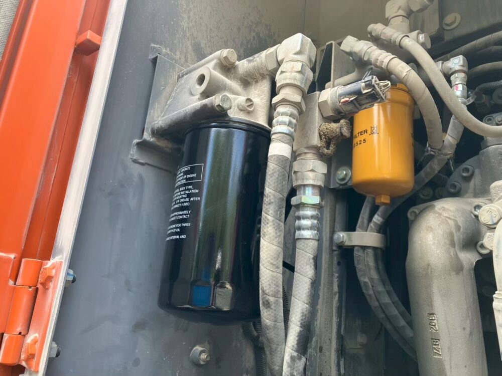 日立ZX225USR-6定期メンテナンス|彩重機エンジニアリング